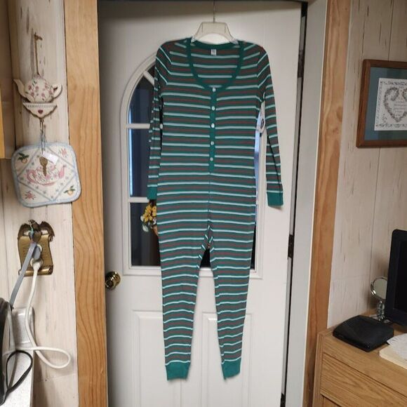 New Old Navy Green Striped One Piece Thermal Pajamas Size Women's Small - Picture 1 of 2